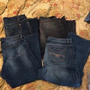 Clearing the racks!  Lot of size 16 ankle jeans.
